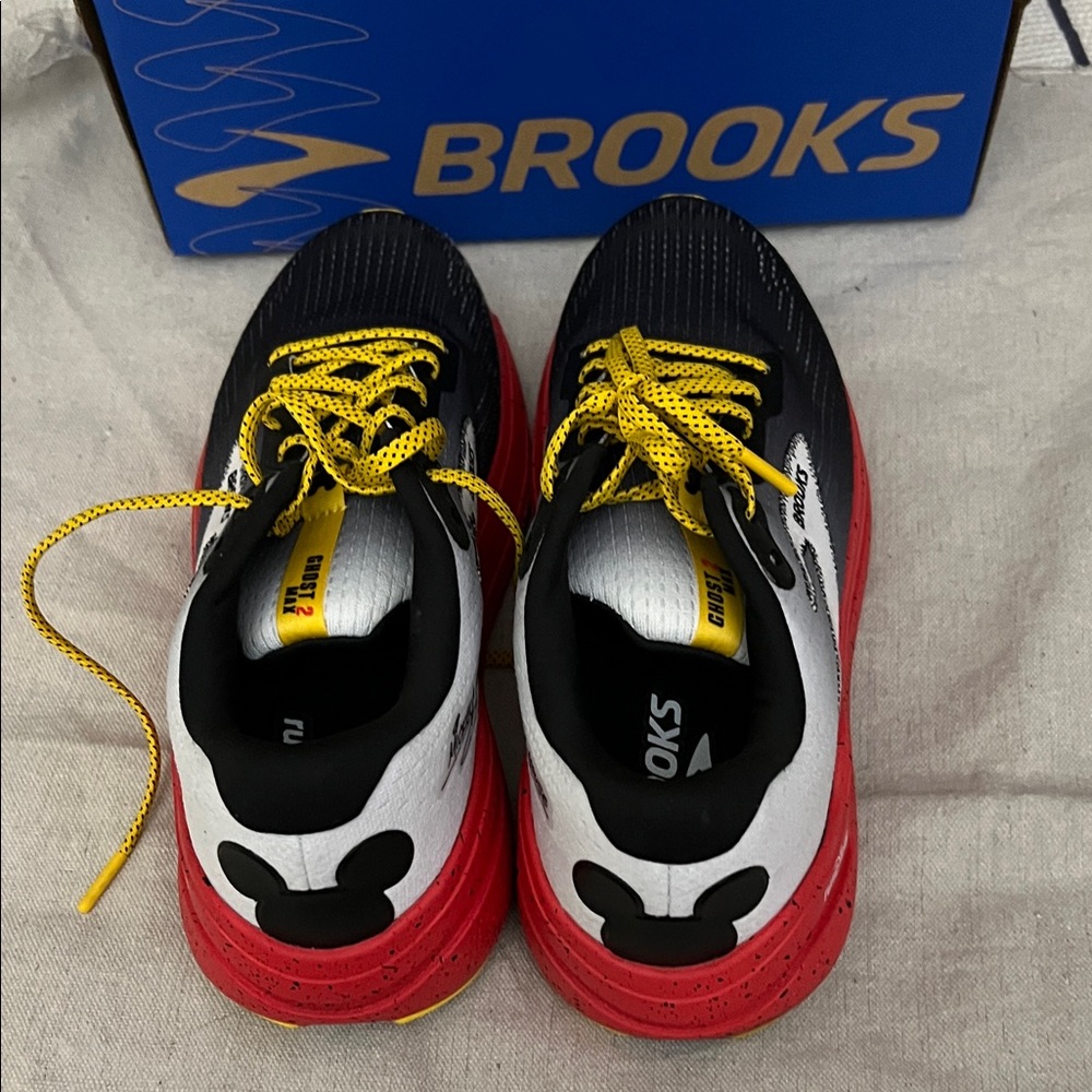 2025 RunDisney Brooks Mickey Running Shoes - Black, Red, Yellow Men 10 with Box